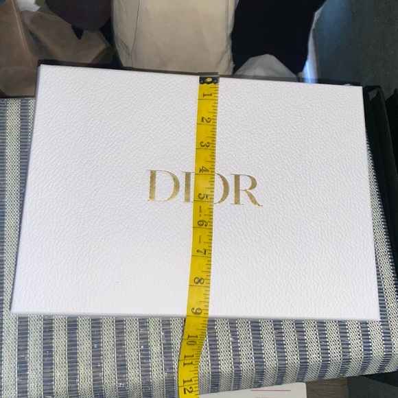 Dior White Box w/ Paper and Ribbon - Picture 5 of 6